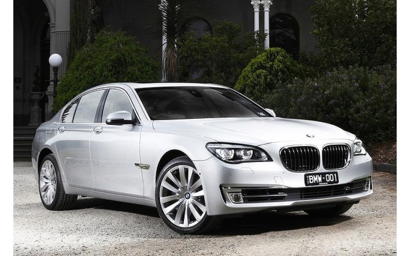 BMW750